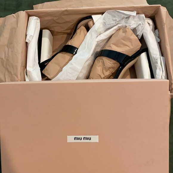 Miu Miu Vernice Bicolour heels BNIB 39 - Picture 2 of 9